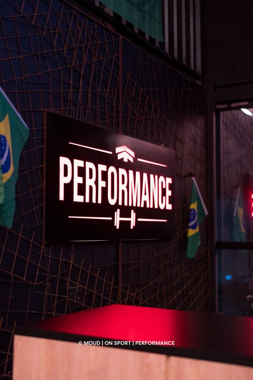 Letreiro da Academia Performance