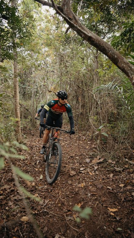 Ciclista na trilha do Parque Nacional do Pau Brasil